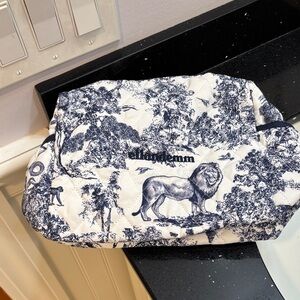 NWOT Ellandemm  Blue and White Toile Cosmetic Bag